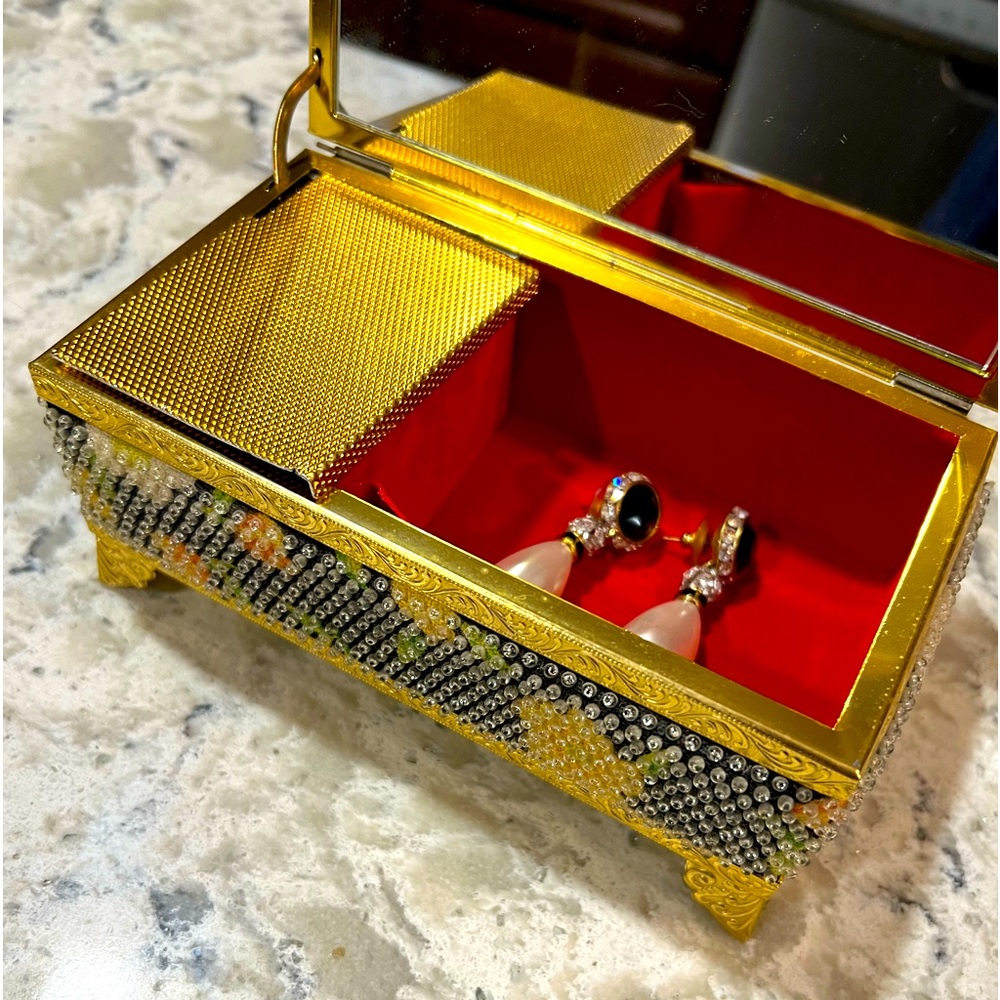 Vintage Sankyo Sorgel musical jewelry box with a pair of earrings